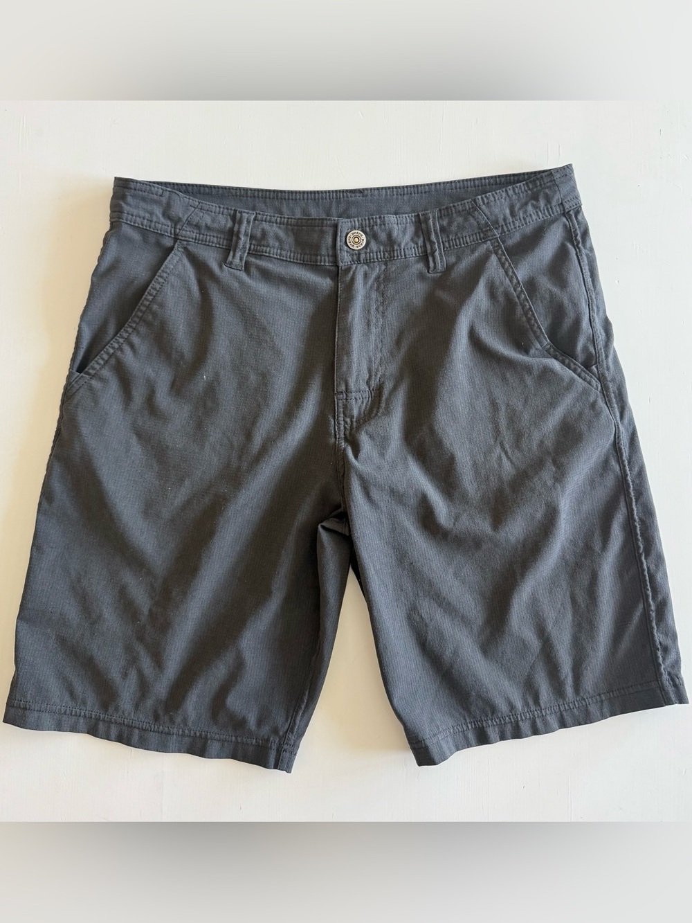 Men's prAna Charcoal Gray quick dry outdoor shorts Size 32